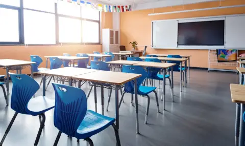 Ninth-grader sprays classroom with pepper spray, 21 students hospitalized  - 1