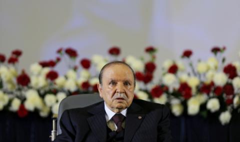 Президентът на Алжир се отказа от пети мандат - 1