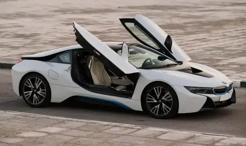 Продава се BMW i8 принадлежало на Марадона - 1