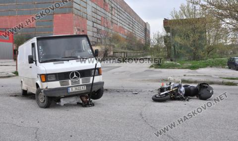 Бусът, убил моторист в Хасково, е правел обратен завой от дясна лента - 1