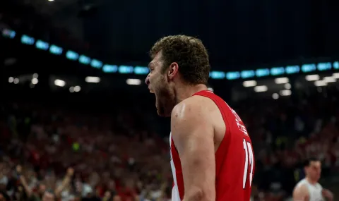 Vezenkov shines again: Olympiacos lifts the Greek Super Cup - 1