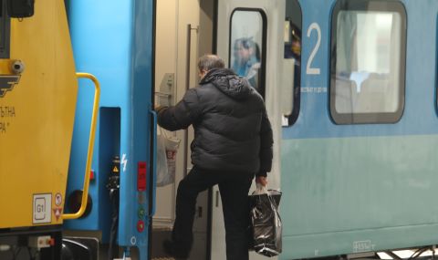 Влак изостави пътниците си на Старозагорската гара  - 1