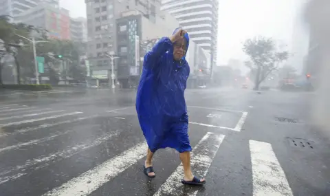 Typhoon Kraton hits southern Taiwan  - 1