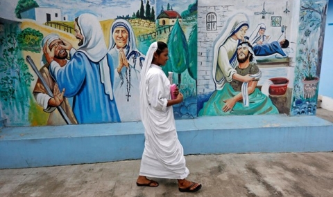 Индия чeства канонизацията на Майка Тереза - 1