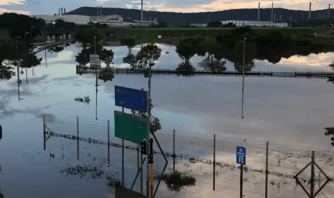 Над 80 е броят на жертвите на наводненията в Южна Африка - 1