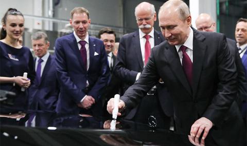Путин се разписа на първия руски Mercedes - 1
