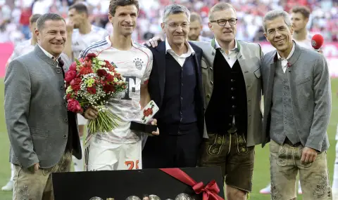 Томас Мюлер изигра последния си мач на "Алианц Арена", Байерн победи Борусия Мьонхенгладбах - 1