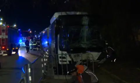 Поредна катастрофа в София: Автобус на градския транспорт блъсна жена  - 1