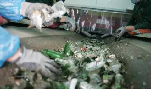 Край на кризата с цветните контейнери в София - 1