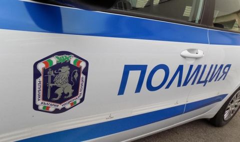 Кола се вряза в автобус от градския транспорт в София - 1