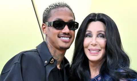 Шер се раздели с 40 години по-младото си гадже   - 1