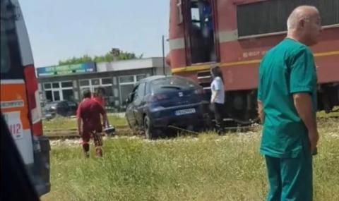 Шофьорът на премазаната от влак кола е загинал, минал на спуснати бариери (СНИМКА) - 1