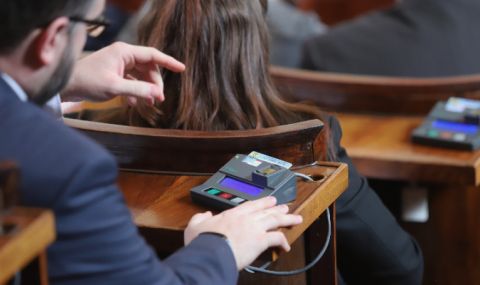 Още няма насрочено заседание на Външната комисия в НС по френското предложение - 1