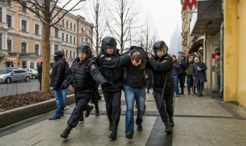 Разходката на опозицията в Москва завърши с арести - 1