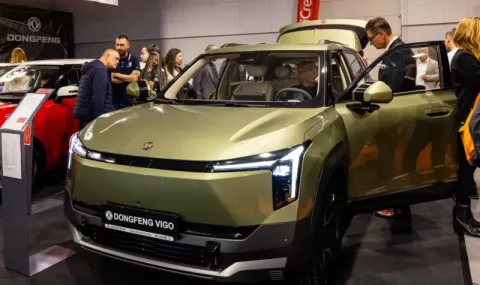 Премиера на Asia Motor Show: Чайна Мотор представи още  два нови модела на DONGFENG