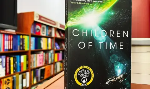 Фентъзи легендата Ейдриън Чайковски идва в България - 1