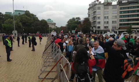 Протестиращи &quot;на кафе&quot; с депутатите - Обновена 9.18 часа - 1