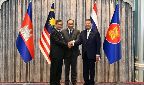 Тайланд връща в Камбоджа двама войници преди ключова среща за примирието - 1