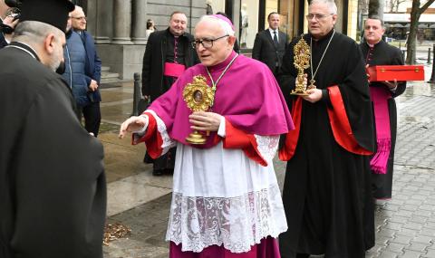 Патриарх Неофит получи мощите на Свети Климент Папа Римски и Свети Потит снимка #8