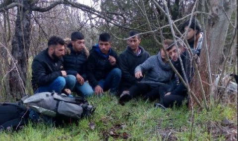Задържаха осъждан трафикант на мигранти на АМ "Тракия" - 1