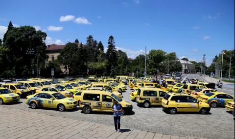 Таксиджиите искат драстично вдигане на цените, плашат с протести - 1