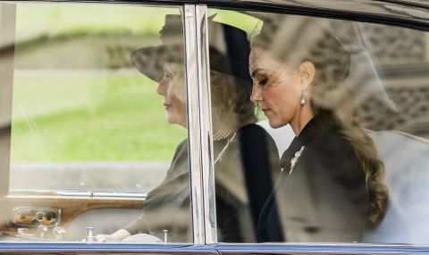 Кейт Мидълтън с бижута на Елизабет II и Даяна за бдението в Лондон (СНИМКИ) - 1