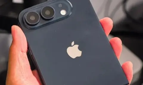 Сгъваемият iPhone се появи в стилен черен цвят - 1