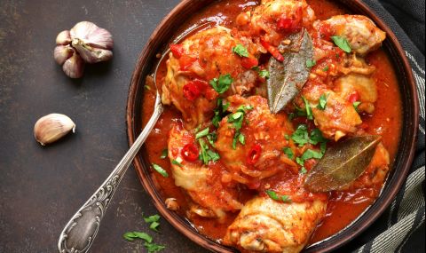 Рецепта на деня: Пилешко в доматен сос - 1