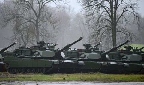 Бойна мощ! Първите танкове "Ейбрамс" вече са в Полша - 1