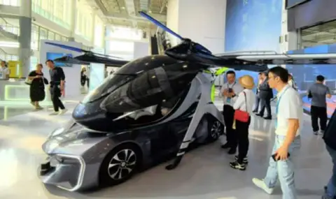 Chinese showed flying car  - 1