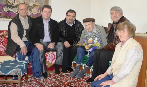 Кметът на Община Черноочене уважи столетници от село Габрово - 1