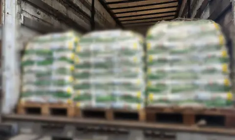 Митничари откриха 22 тона „марков“ прах за пране  - 1