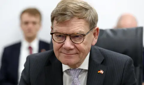 Германският външен министър проведе разговор с Ван И след отменено посещение - 1