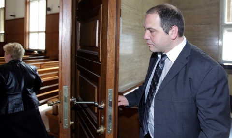 Съдът реши: 3,5 години затвор за Филип Златанов - 1