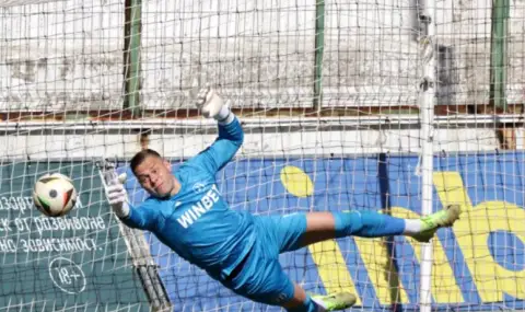 Левски, ЦСКА и Лудогорец следят вратаря на Локомотив Пловдив - 1