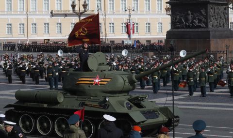 Размяна: Русия пусна 45 украински военнопленници срещу трима руски военни пилоти   - 1