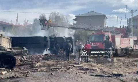 Седем загинали и 11 ранени при тежка верижна катастрофа в Източна Турция  - 1