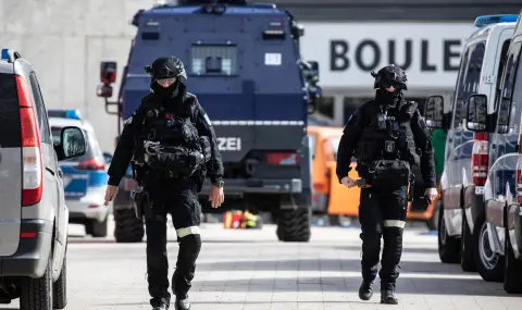 Убиецът на семейство български турци в Солинген бе осъден на доживотен затвор - 1