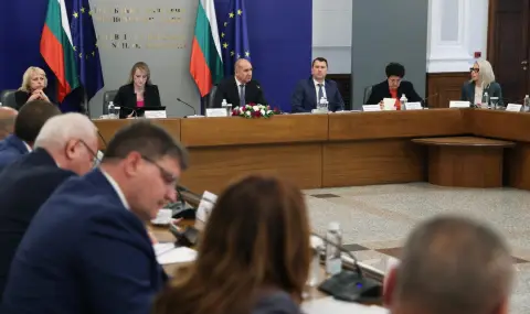 Радев поиска от областните управители бързи реакции и инвестиции