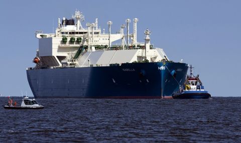 Сбогом, "Газпром"! Германия посрещна първия си кораб за регазификация на втечнен природен газ - 1