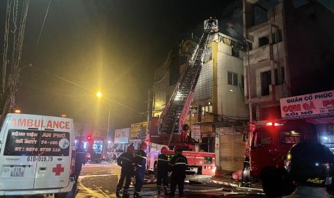 23 души загинаха при пожар в караоке бар - 1