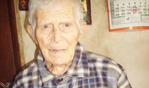 105-годишният дядо Димитър разкрива тайните на дълголетието и щастливия брак - 1
