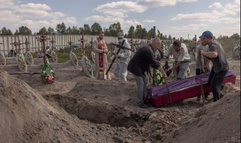 Пореден масов гроб в Украйна: Над 440 тела са открити край Изюм? - 1