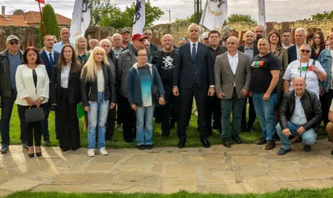 Костадин Костадинов в Добрич: Не трябва да приемаме свободата и независимостта като даденост | интерФакти.БГ Костадин Костадинов в Добрич: Не трябва да приемаме свободата и независимостта като даденост