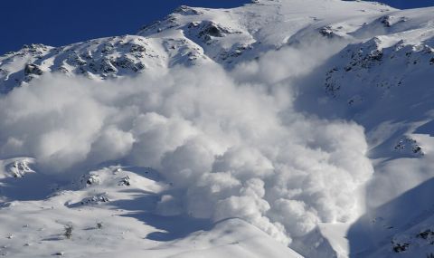 Висока лавинна опасност в планините - 1