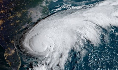 Сезонът на бурите! Ураганът Орлийн в Тихия океан достигна трета степен напът за Мексико - 1