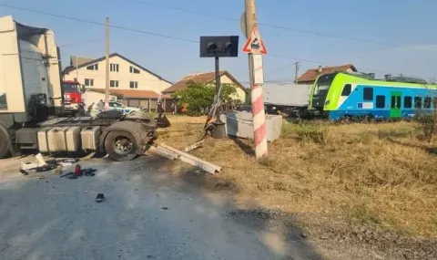 Влак и тир се сблъскаха във Враца - 1