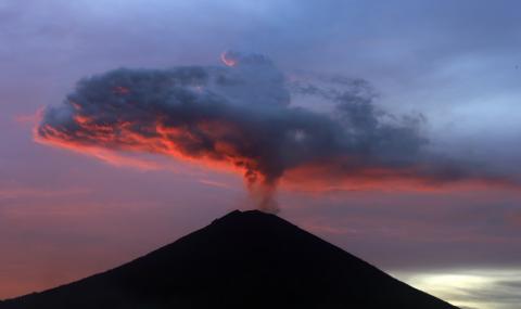 Вулканът Агунг отново се активизира - 1