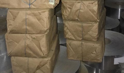 Задържаха 75 кг контрабанден тютюн за наргиле в опаковки с прах за пране - 1