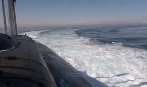Руска подводница изстреля крилати ракети „Гранит“ (ВИДЕО) - 1